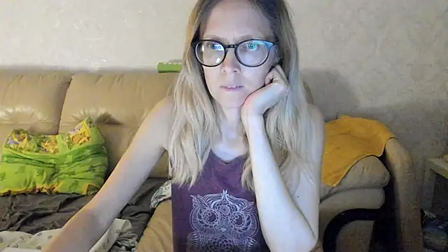 Snapshot of angelmommu chatting on 18, 3, 2025 angelmommu online show from 18, 3, 2025