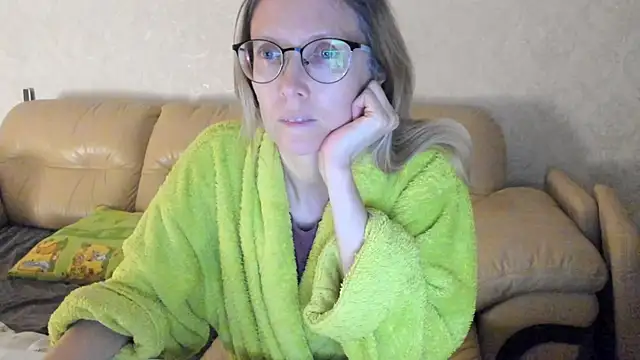 Snapshot of angelmommu chatting on 19, 3, 2025 angelmommu online show from 19, 3, 2025