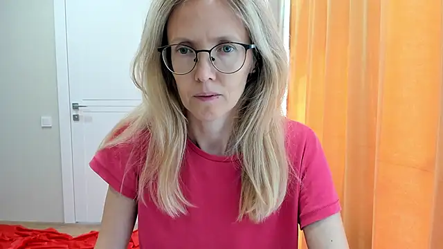 Snapshot of angelmommu chatting on 20, 9, 2025 angelmommu online show from 20, 9, 2025