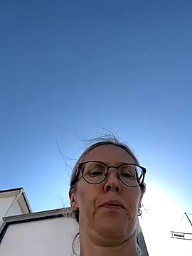 Snapshot of angelmommu chatting on 4, 10, 2025 angelmommu online show from 4, 10, 2025