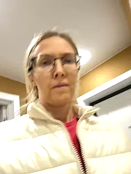 Snapshot of angelmommu chatting on 1, 11, 2025 angelmommu online show from 1, 11, 2025