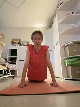 Snapshot of angelmommu chatting on 5, 11, 2025 angelmommu online show from 5, 11, 2025