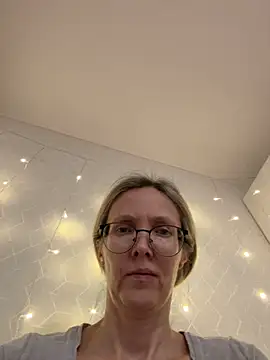 Snapshot of angelmommu chatting on 16, 2, 2026 angelmommu online show from 16, 2, 2026