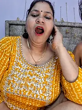 Snapshot of MOM-SUN-COUPLE chatting on 16, 3, 2025 MOM-SUN-COUPLE online show from 16, 3, 2025