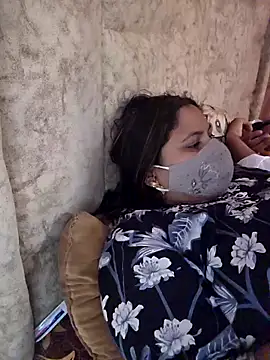 Snapshot of MOM-SUN-COUPLE chatting on 14, 10, 2025 MOM-SUN-COUPLE online show from 14, 10, 2025