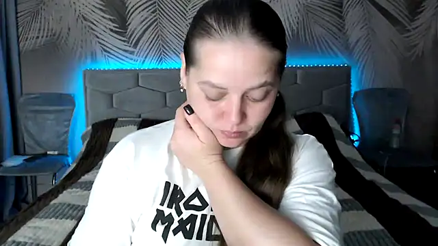 Snapshot of uliastar chatting on 6, 10, 2025 uliastar online show from 6, 10, 2025