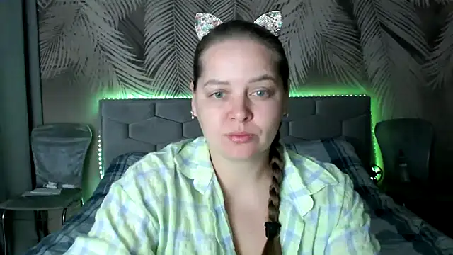 Snapshot of uliastar chatting on 13, 10, 2025 uliastar online show from 13, 10, 2025