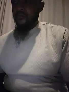 Snapshot of douksm chatting on 5, 7, 2026 douksm online show from 5, 7, 2026