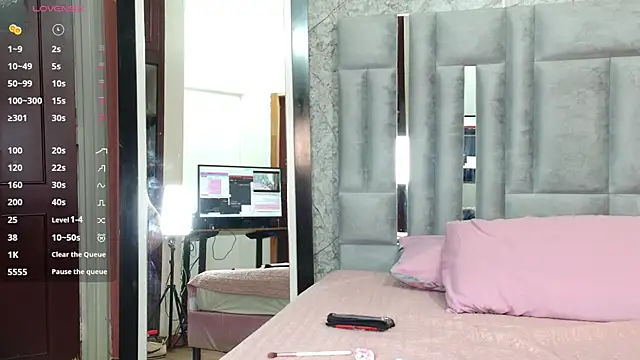 kinkylittlegirll online show from 4, 3, 2026