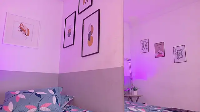 kinkylittlegirll online show from 4, 4, 2026