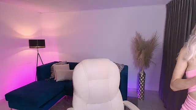 emilly smith 1 online show from 20, 3, 2025