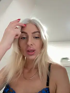 Mia Roxie online show from 13, 10, 2025