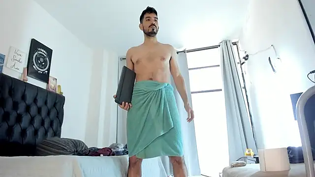 JohanyLatino online show from 2, 3, 2025