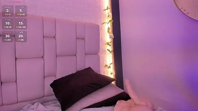 emma woods  online show from 19, 12, 2024