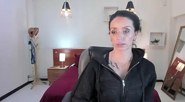 Kristen Garner online show from 3, 2, 2025