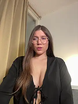 Snapshot of AmelieLaurent_ chatting on 29, 11, 2025 AmelieLaurent online show from 29, 11, 2025