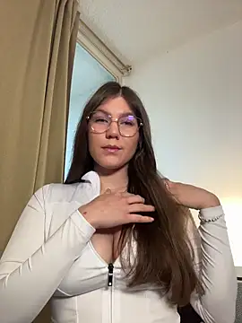 Snapshot of AmelieLaurent_ chatting on 5, 12, 2025 AmelieLaurent online show from 5, 12, 2025