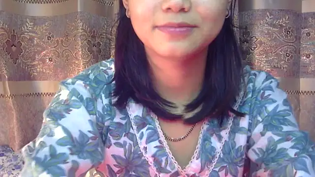 Snapshot of cute_sapna chatting on 8, 11, 2025 cute sapna online show from 8, 11, 2025