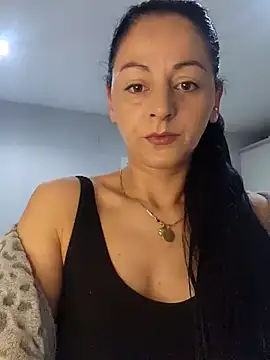 bruneta sexy23 online show from 11, 3, 2025