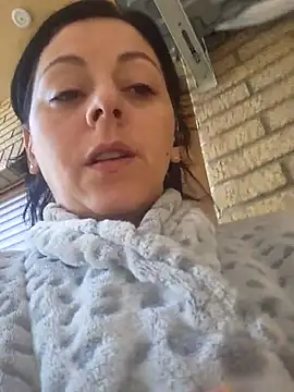 bruneta sexy23 online show from 15, 3, 2025