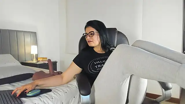 adriana71 online show from 11, 4, 2026