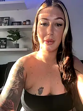 Snapshot of MissyLeeX chatting on 5, 10, 2025 MissyLeeX online show from 5, 10, 2025