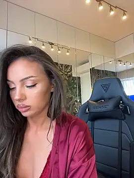 Snapshot of MileySin1111 chatting on 4, 4, 2026 MileySin1111 online show from 4, 4, 2026