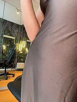 Snapshot of MileySin1111 chatting on 5, 4, 2026 MileySin1111 online show from 5, 4, 2026