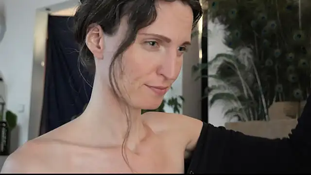 yulladao online show from 5, 10, 2025