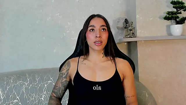 KAYLA BATISTA online show from 19, 7, 2026