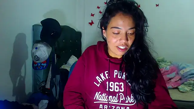 AmaraRoberts420 online show from 1, 12, 2025