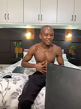 iCrushYenu online show from 9, 2, 2025