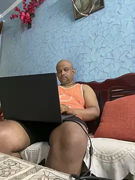 Dick 6inches online show from 18, 3, 2026