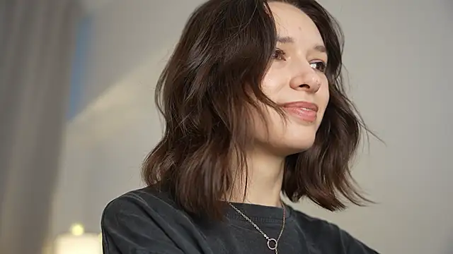 VivianLy  online show from 24, 1, 2025