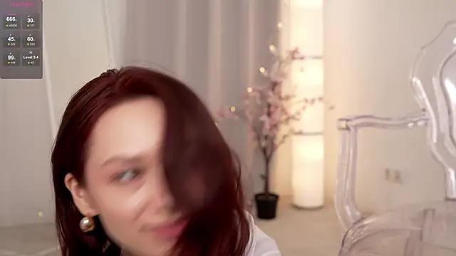 VivianLy  online show from 22, 3, 2025