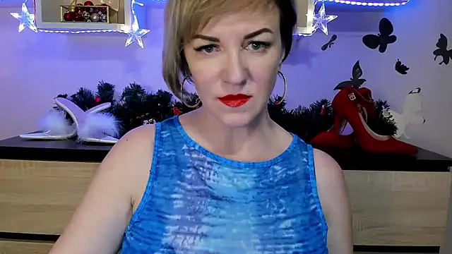 Snapshot of feliziaDesire chatting on 2, 1, 2025 feliziaDesire online show from 2, 1, 2025