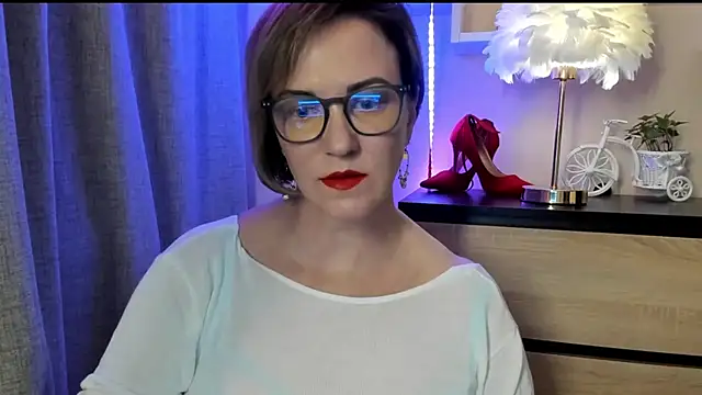 Snapshot of feliziaDesire chatting on 6, 10, 2025 feliziaDesire online show from 6, 10, 2025