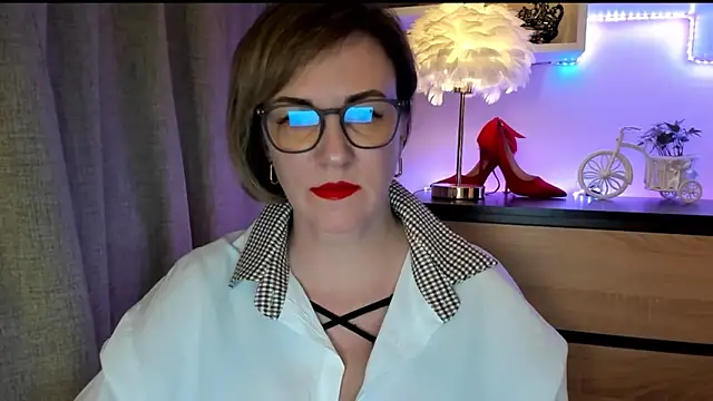 Snapshot of feliziaDesire chatting on 9, 10, 2025 feliziaDesire online show from 9, 10, 2025