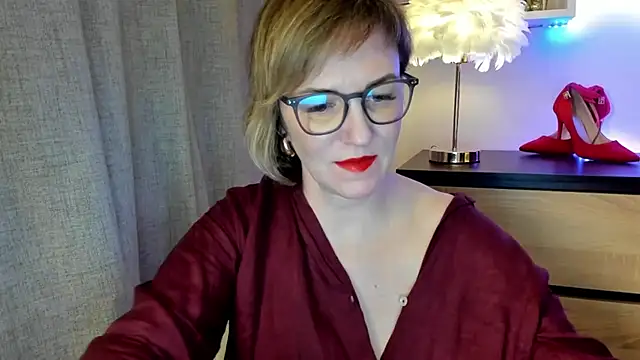 Snapshot of feliziaDesire chatting on 22, 10, 2025 feliziaDesire online show from 22, 10, 2025
