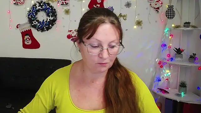 VanessaHotts online show from 4, 1, 2025