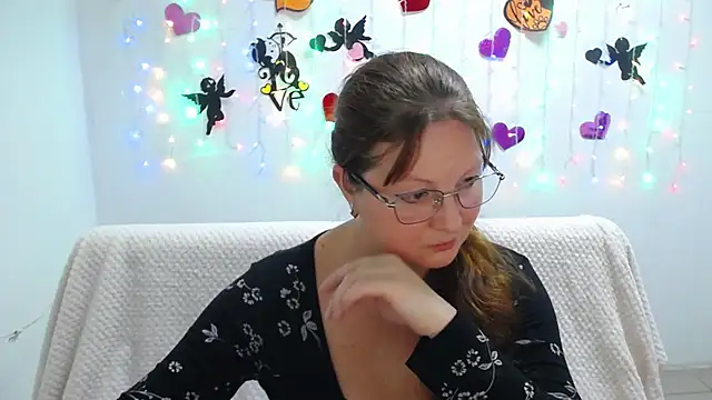 VanessaHotts online show from 26, 2, 2025