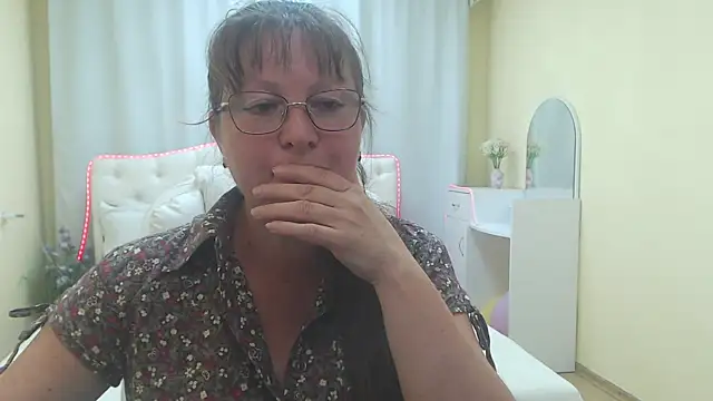 VanessaHotts online show from 7, 7, 2026