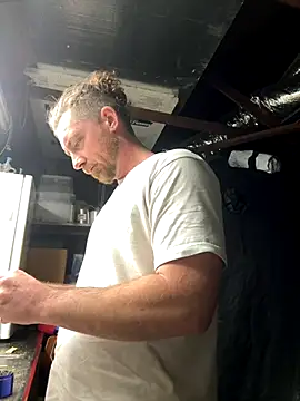 Snapshot of mandjpuff2 chatting on 8, 12, 2024 mandjpuff2 online show from 8, 12, 2024