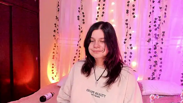 Snapshot of Mey_moon chatting on 7, 12, 2024 Mey moon online show from 7, 12, 2024