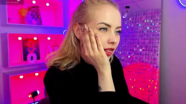 StephanieSweety online show from 18, 4, 2026