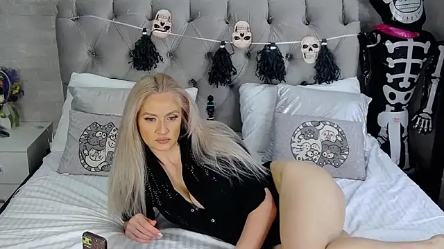 IsabellaDeRosa online show from 28, 10, 2025