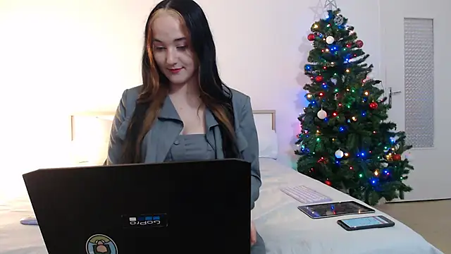 Snapshot of Crystal-dreamt chatting on 5, 12, 2024 Crystal-dreamt online show from 5, 12, 2024