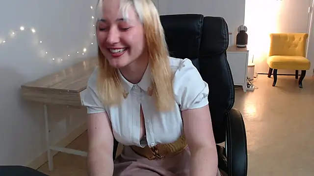 Snapshot of Crystal-dreamt chatting on 14, 9, 2025 Crystal-dreamt online show from 14, 9, 2025