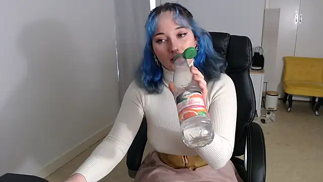 Snapshot of Crystal-dreamt chatting on 3, 11, 2025 Crystal-dreamt online show from 3, 11, 2025