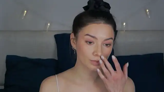 sinthiaroze online show from 4, 2, 2025